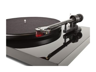 Rekordní výroba gramofonů.
