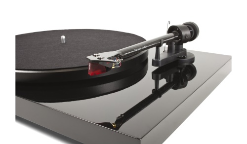 Pro-Ject Debut Carbon DC + (2M Red)