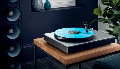 Cambridge Audio Alva TT Pro-Ject Dřevěná strana DS2 – ořech – termín stále zjišťujeme s továrnou – jakmile bude k dispozici, budu vás informovat!2